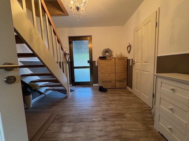 Eigentümerwohnung rechts, EG: Flur