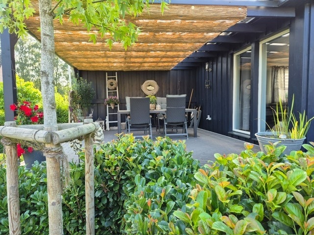 Überdachte Süd-Terrasse
