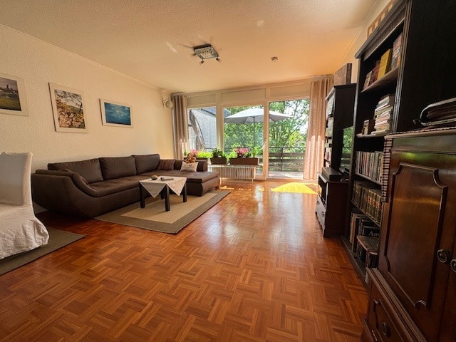 Wohnzimmer mit Südbalkon